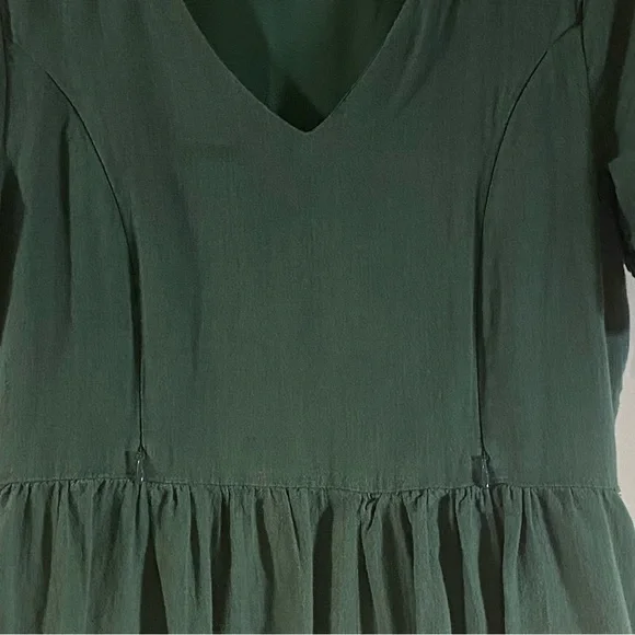 Nursing Queen Green Dress with Pockets and Bell Sleeves - Picture 4 of 10